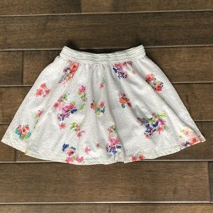 ❤️3/30 Girl’s White Floral Skirt